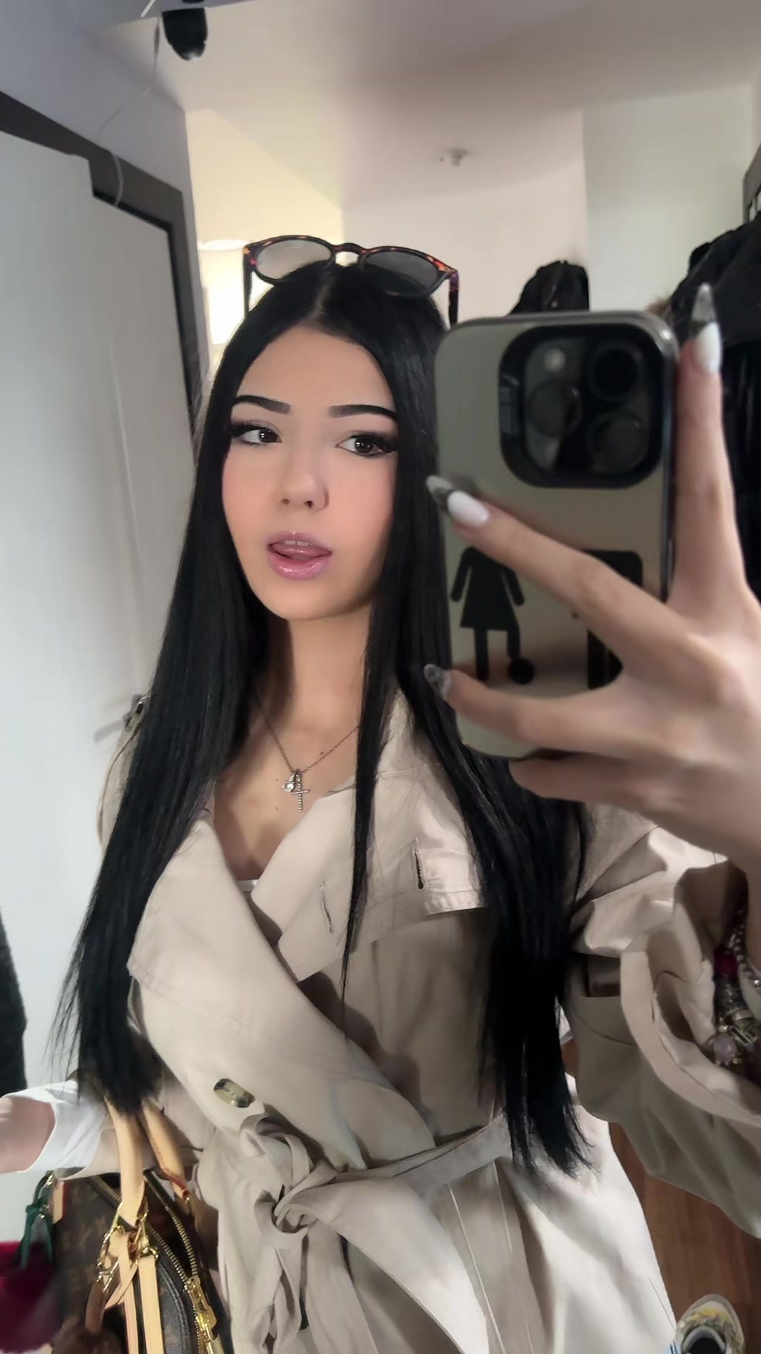 @𝐿𝑒𝑜𝓃𝒶