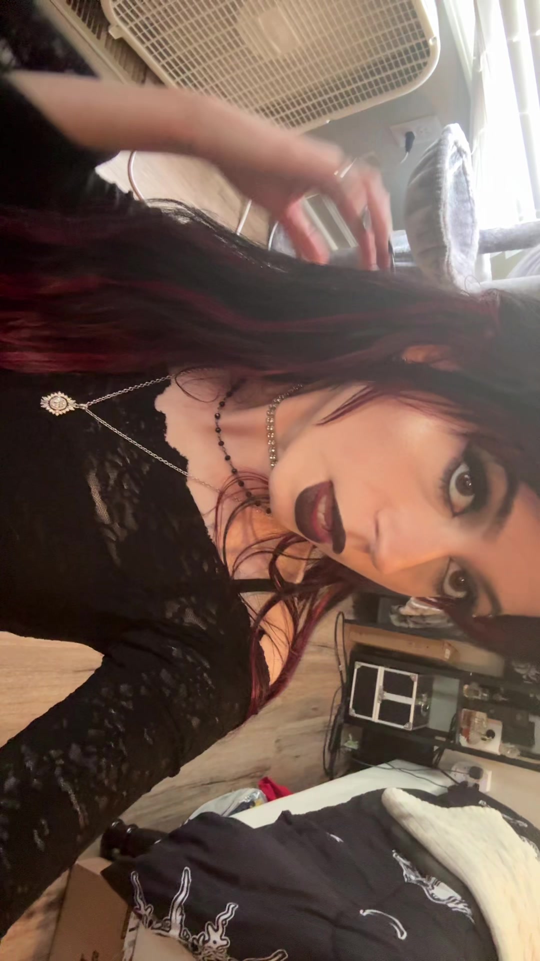 @:3
