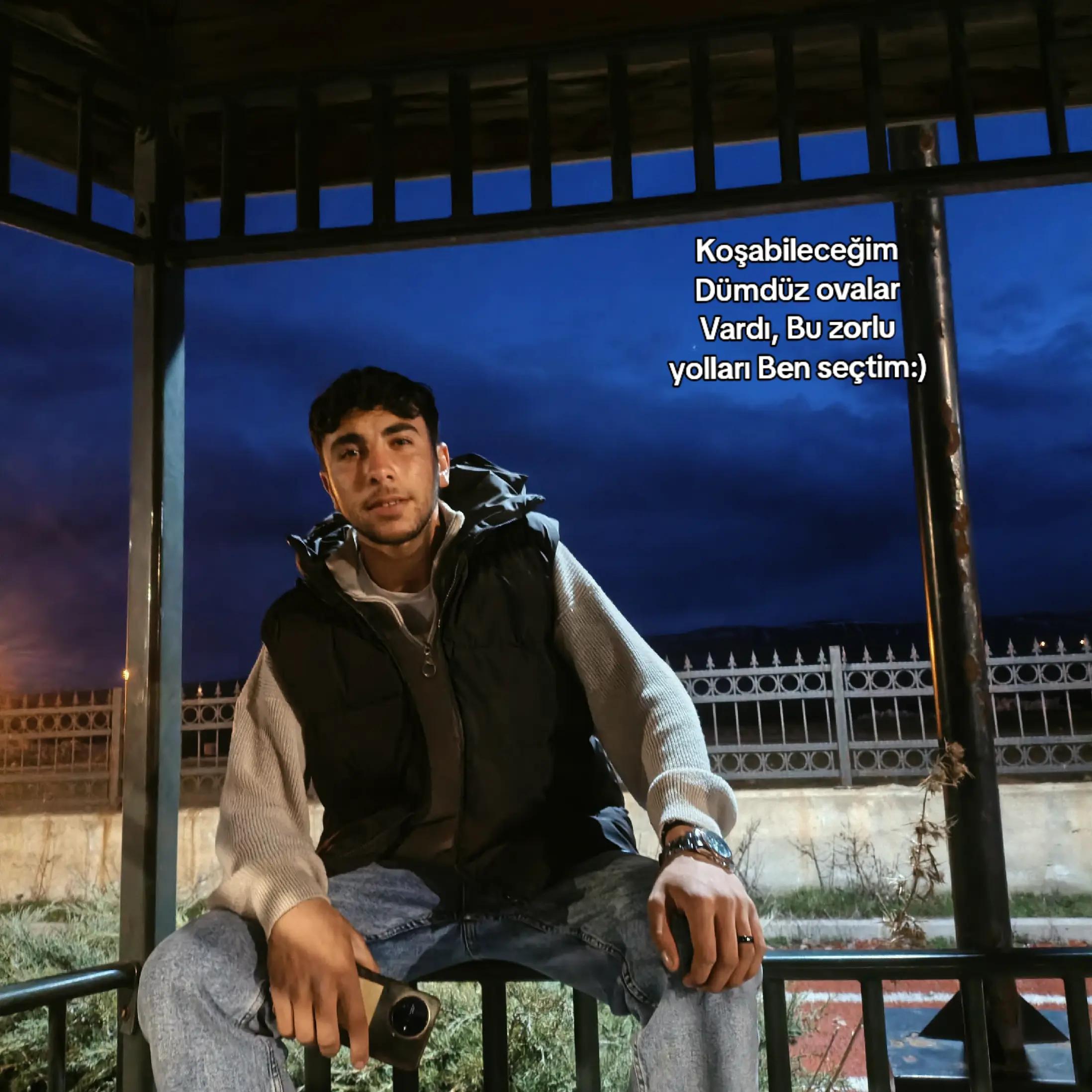 @&ouml;zg&uuml;r Yıldız