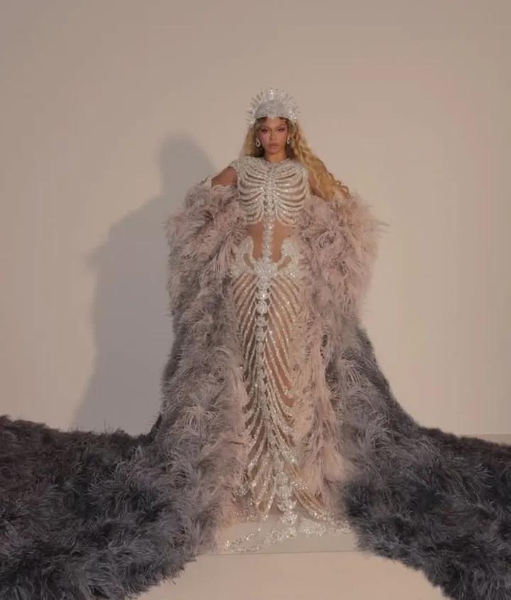 @Alineyonc&eacute;