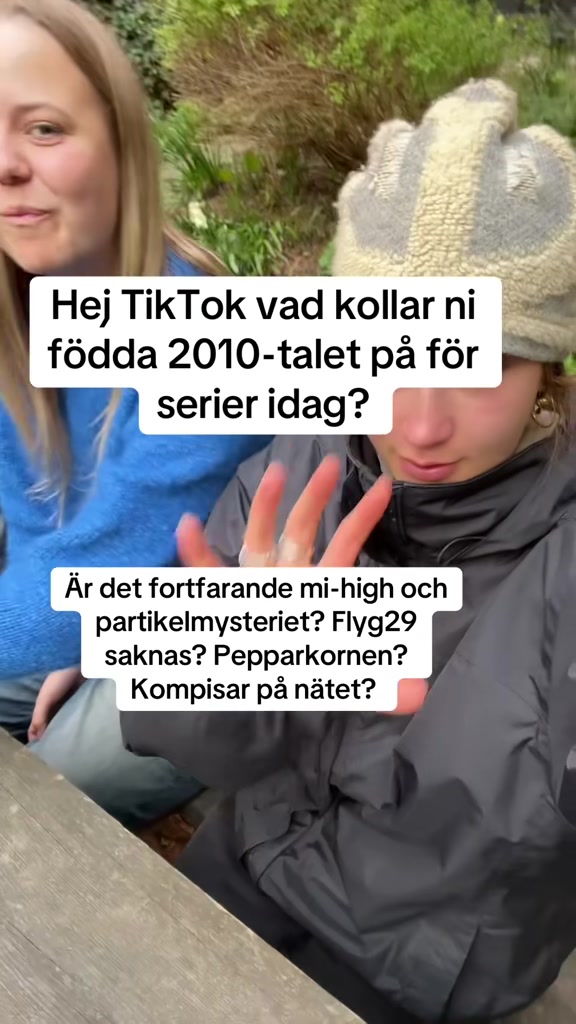 @<|:^)