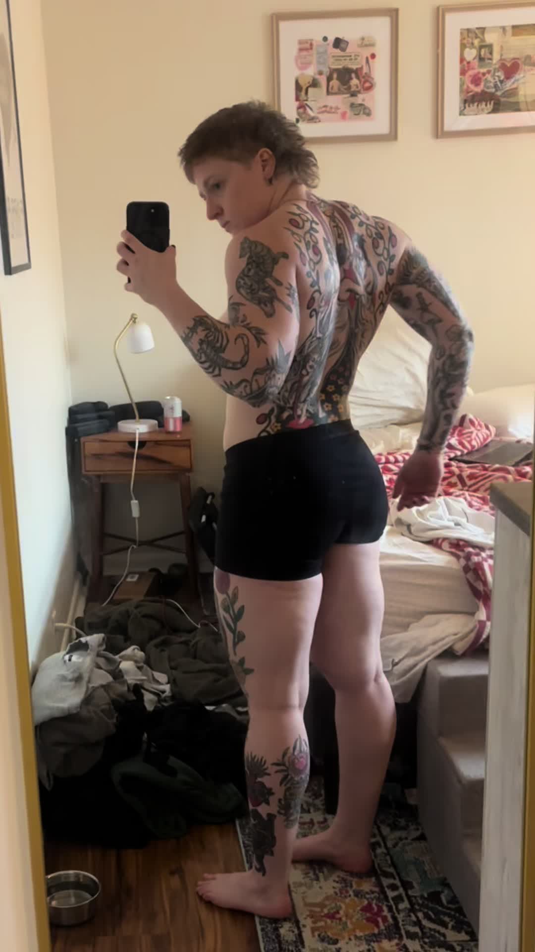 @lesbianlifts