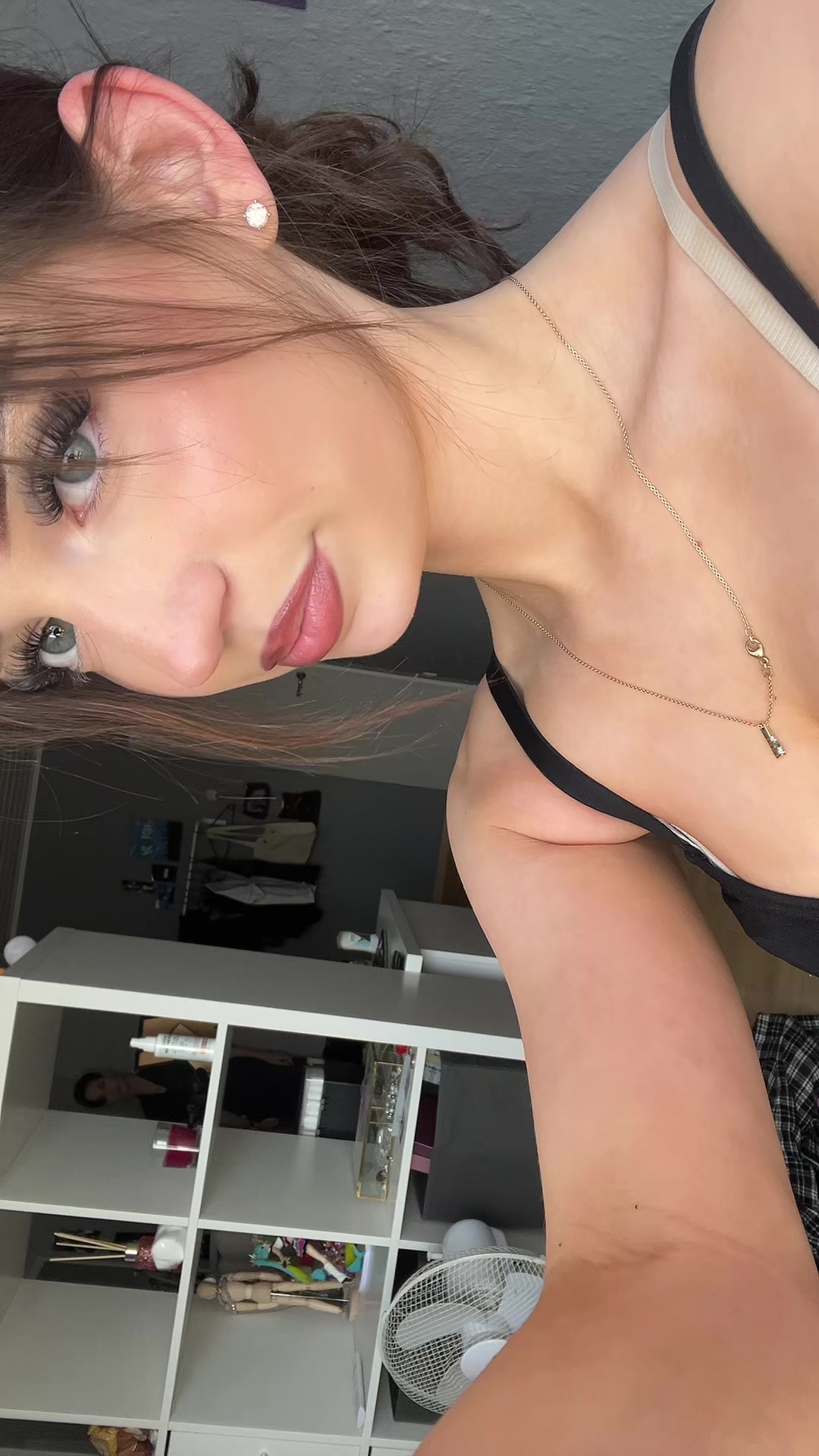 @Bella