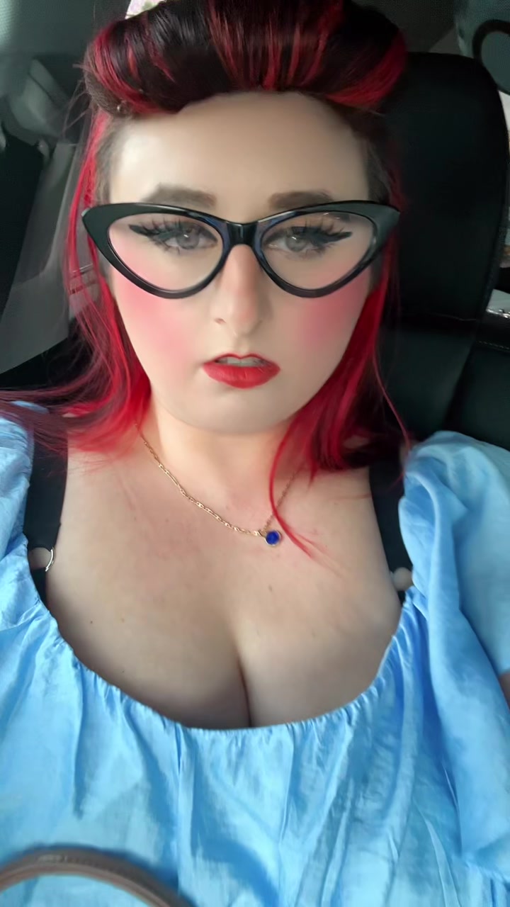 @MissBombshellBettie