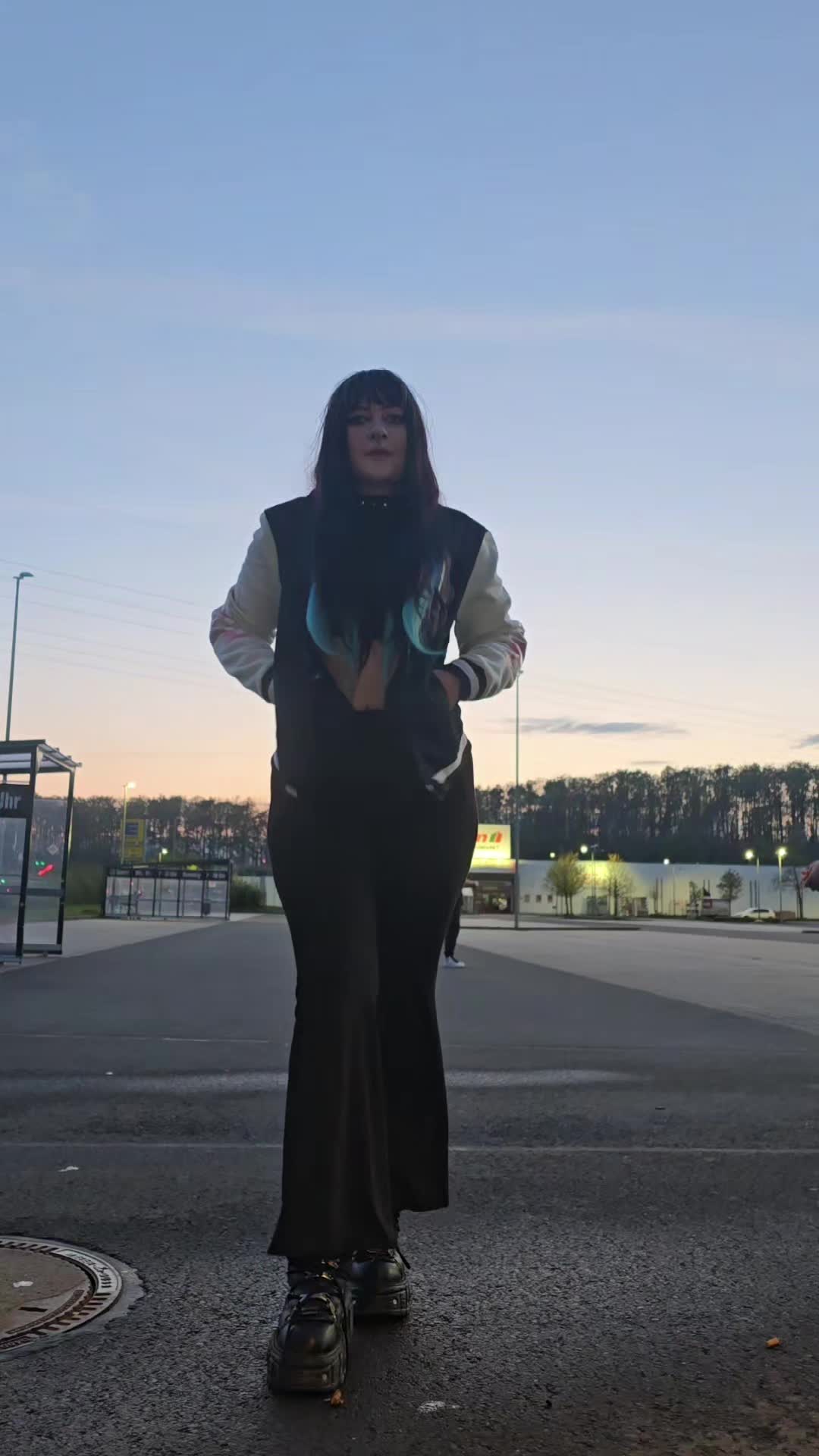 @𝑟𝑜𝑠𝑒𝑒 🦇