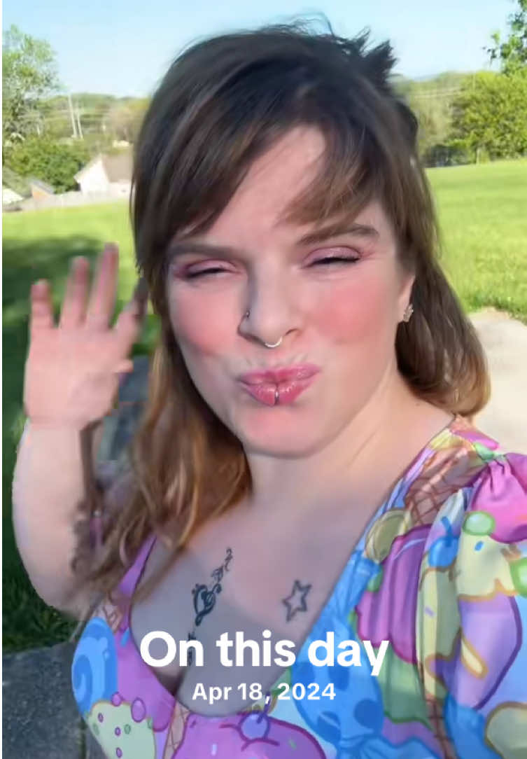 @CarrieMarieSpeaks🎀