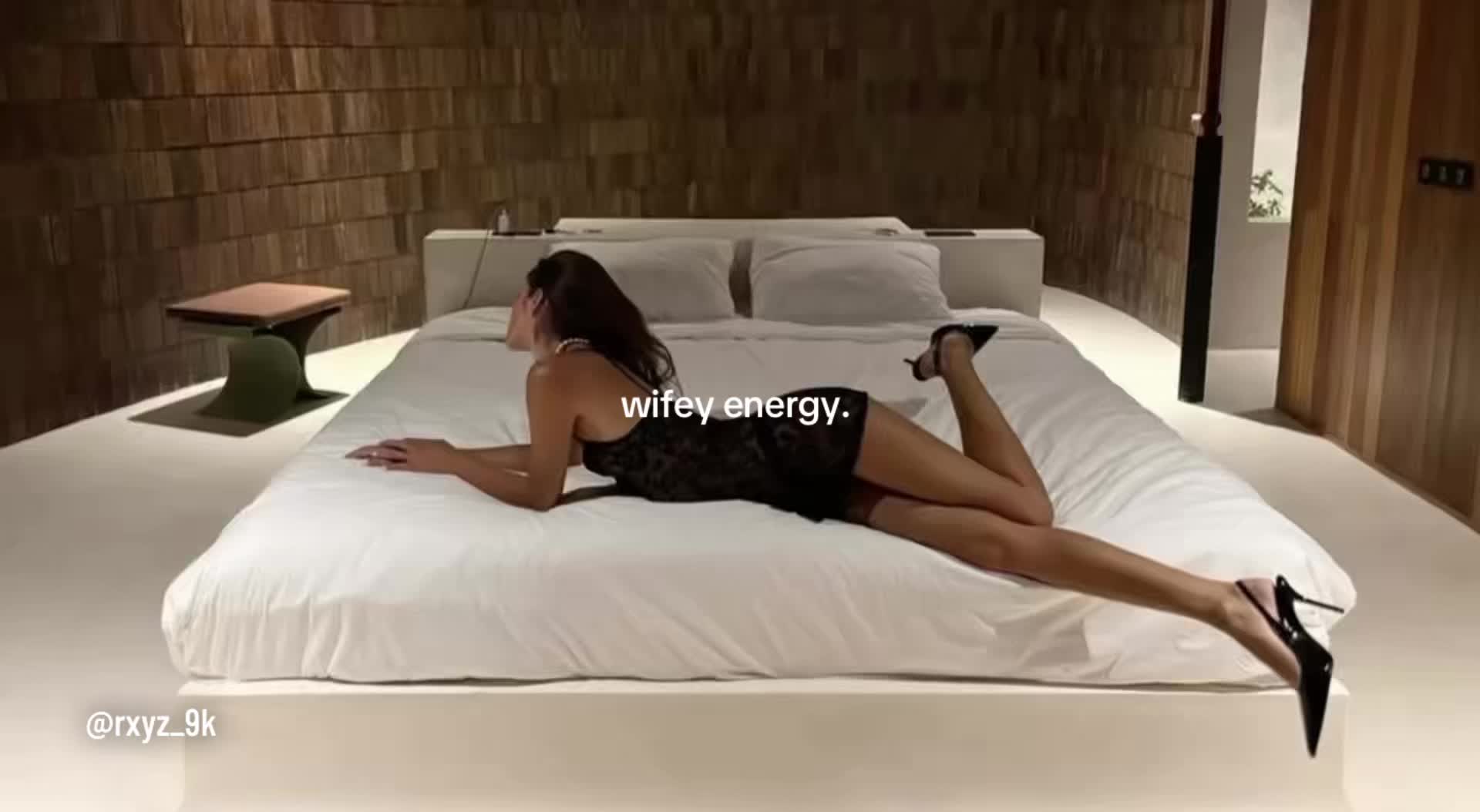 @888