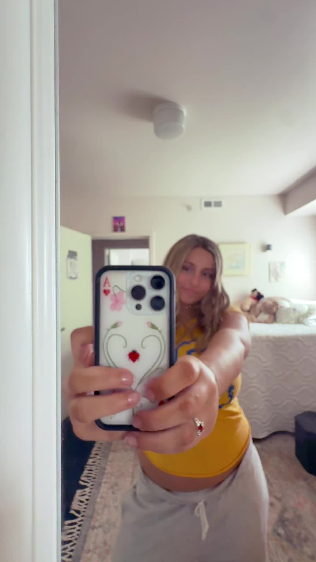 @beccayoungie