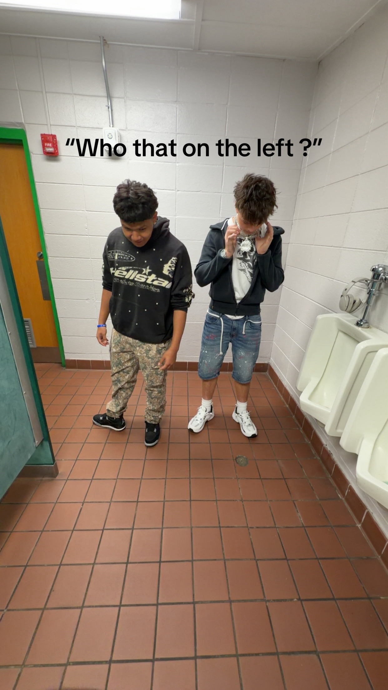 @⃟