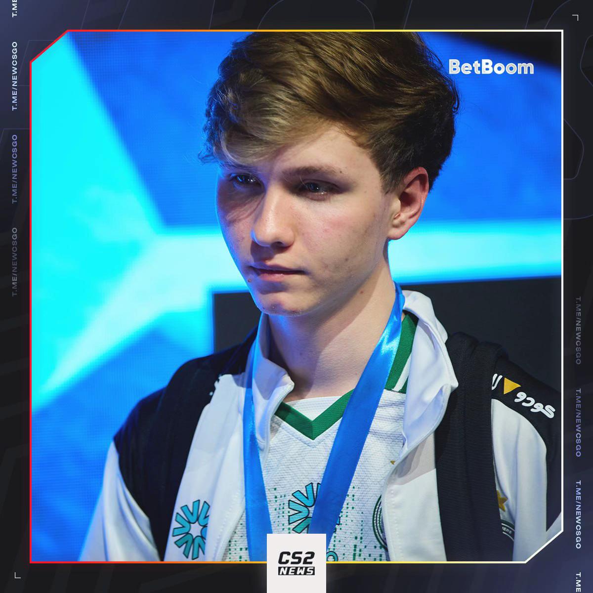 @Cs