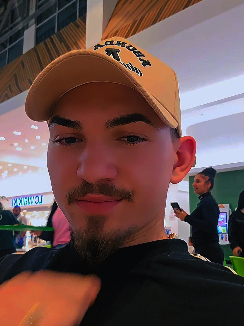 @𝑀𝑖𝑐𝑜 𝐿𝑒𝑜𝑛 𝑍𝑒𝑛𝑦𝑠🏆