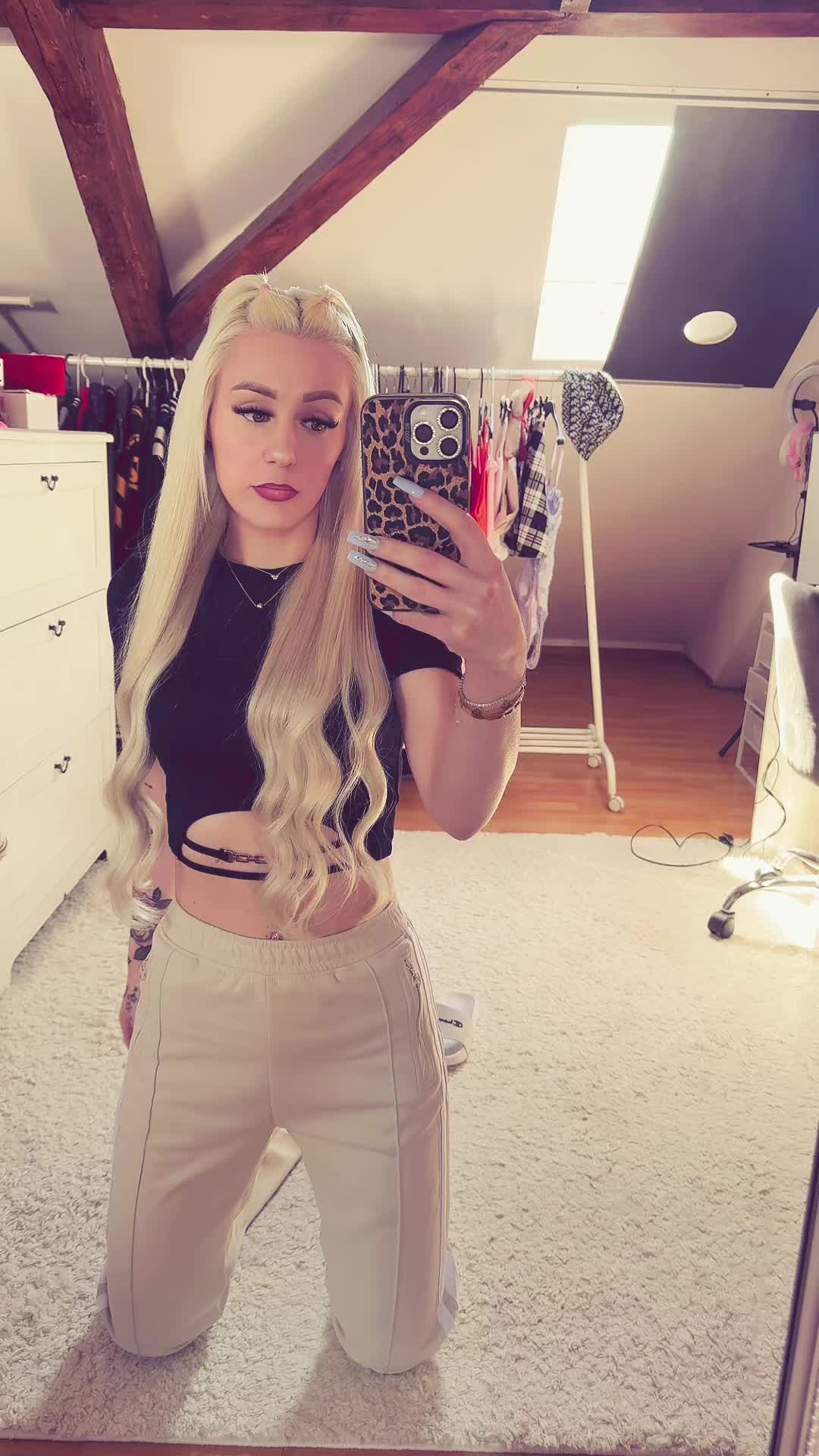 @J1na_J1na_Official_