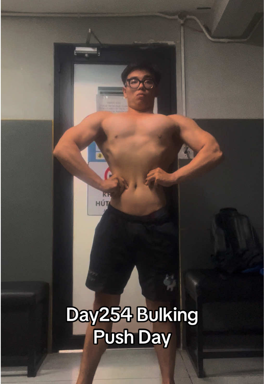 @Kent th&iacute;ch tập gym