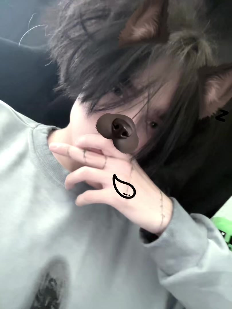 @>.<