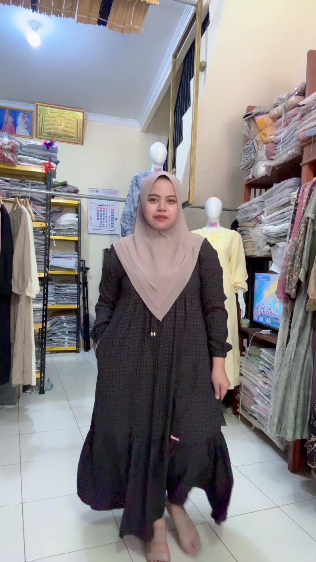 @Tiana store