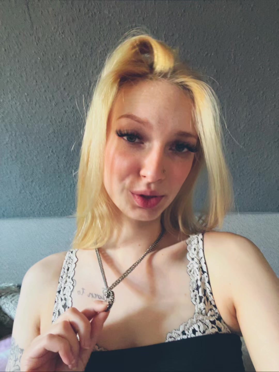 @💜😈𝙻𝚊𝚞𝚛𝚊💜😈