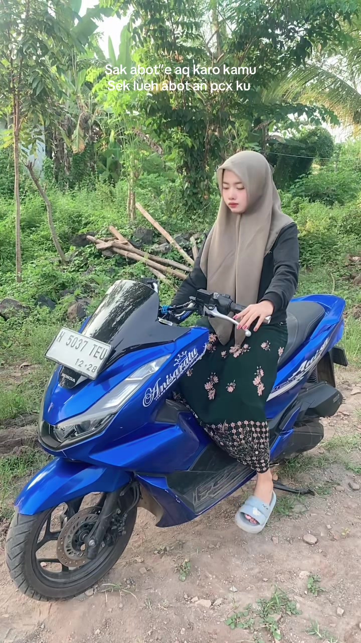 @Anisaratu👑