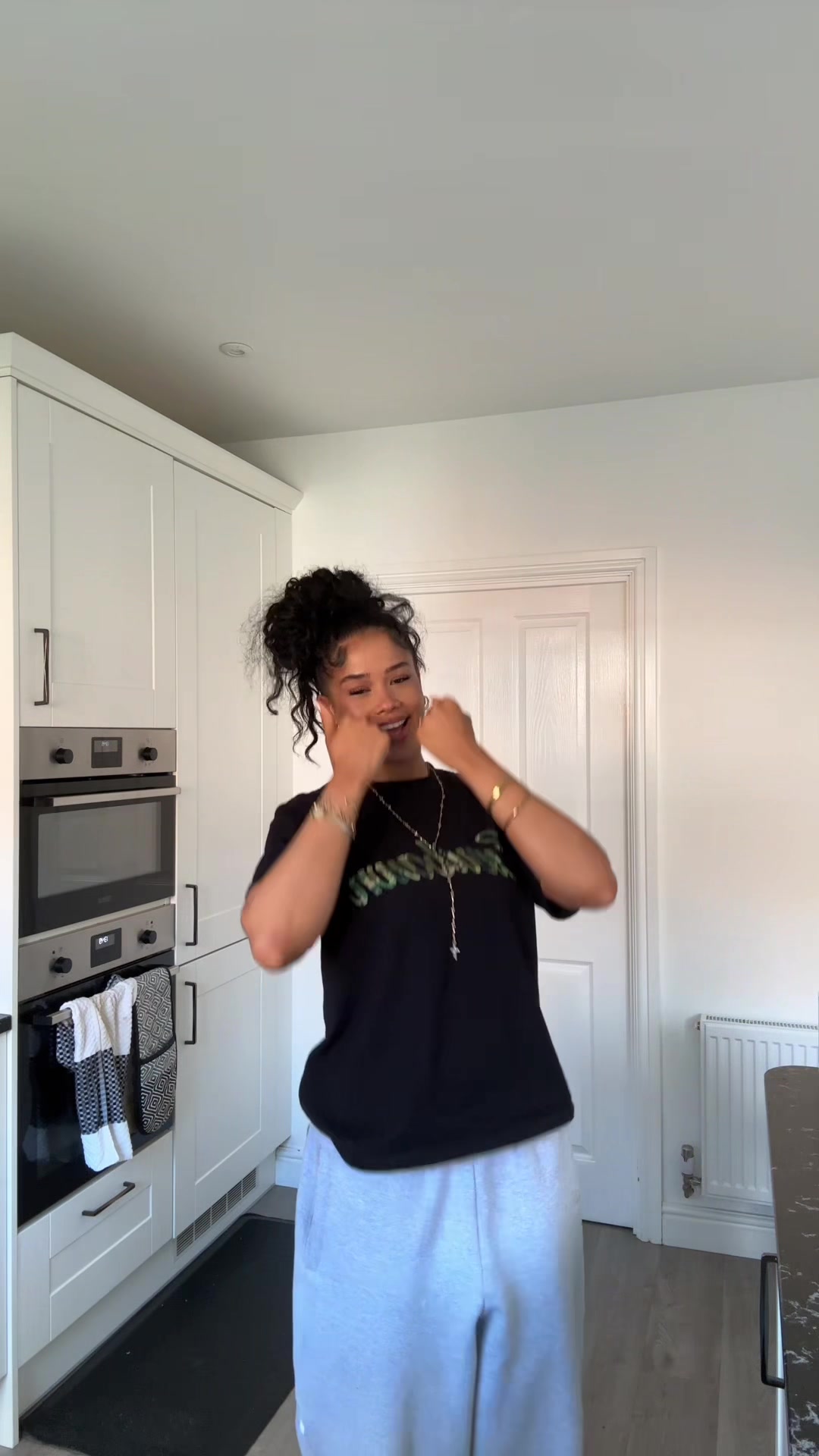 @glogirlzo