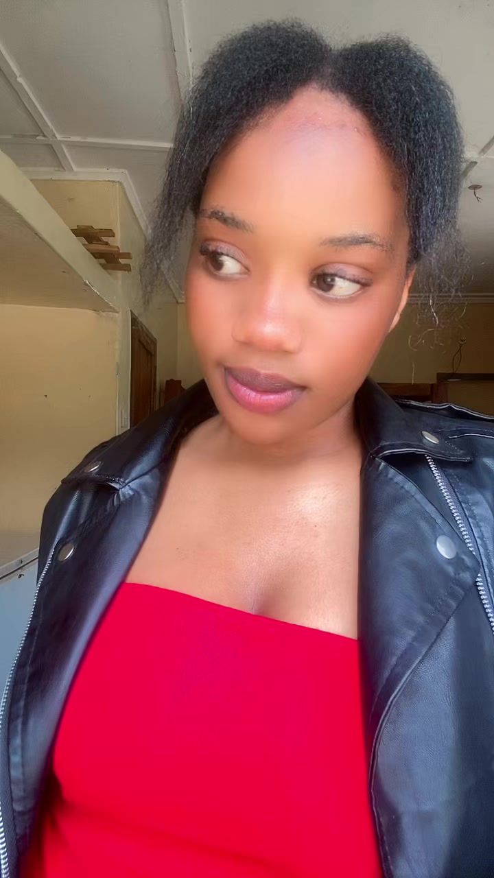 @tanishakayz
