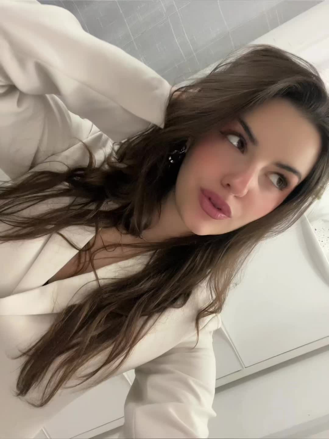 @𝐅