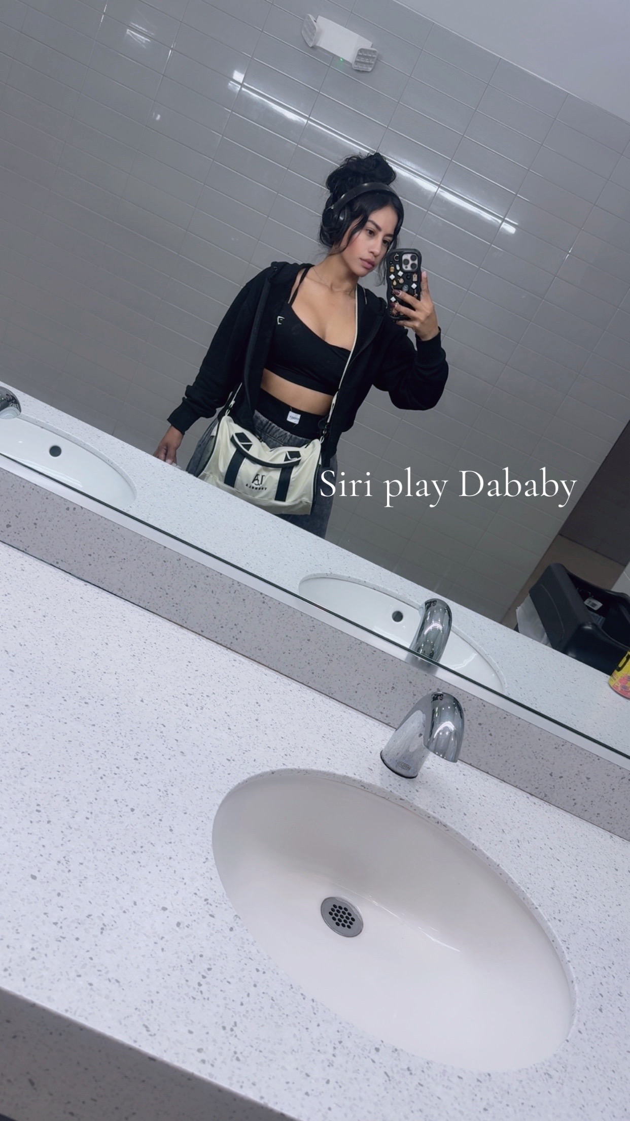 @LIZABETH 🐝🦋