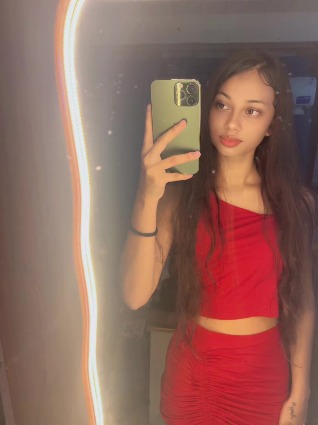 @Chica🪐