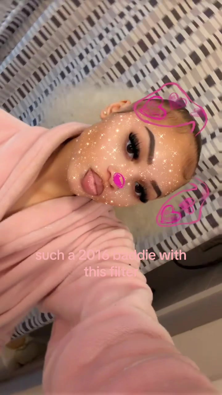 @reinamonaee