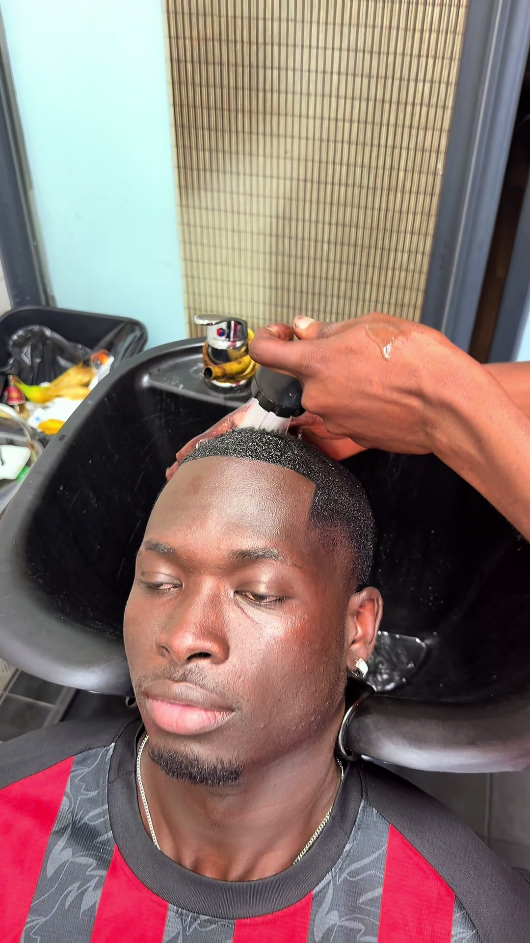 @Youngjeezy __fades Saquis 🇬🇼