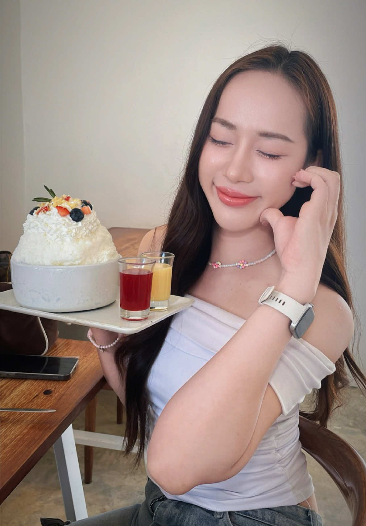 @ครูพี่ปอยที่เป็นนางงามอ่ะ