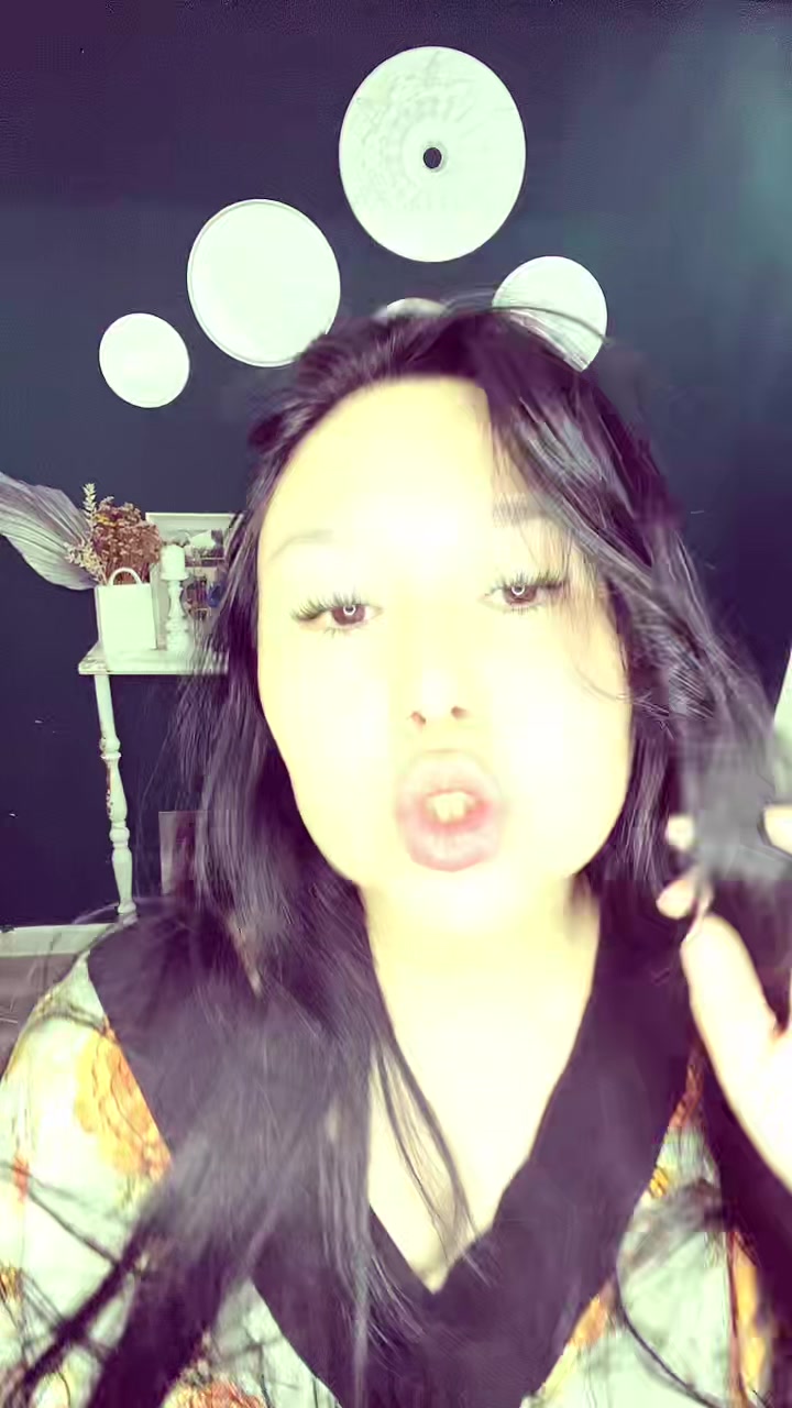 @Demi