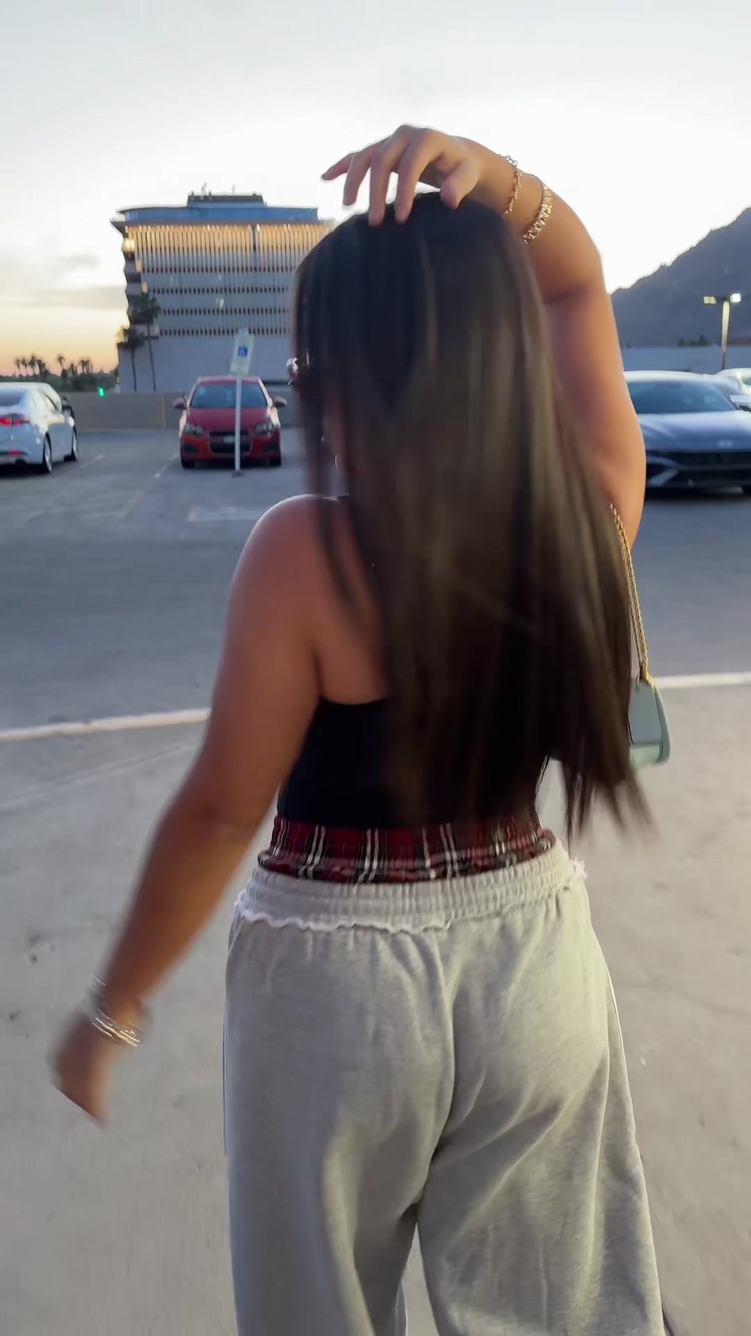 @yamila