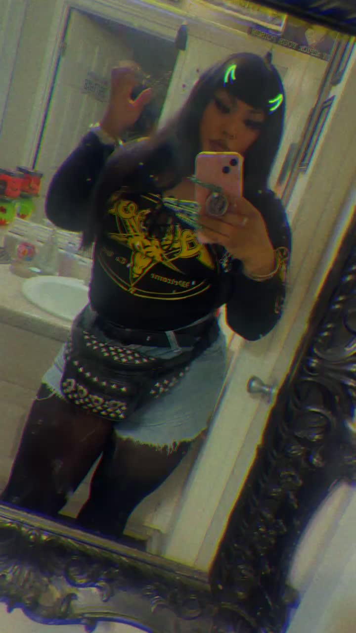 @_Monique_Antoinette_