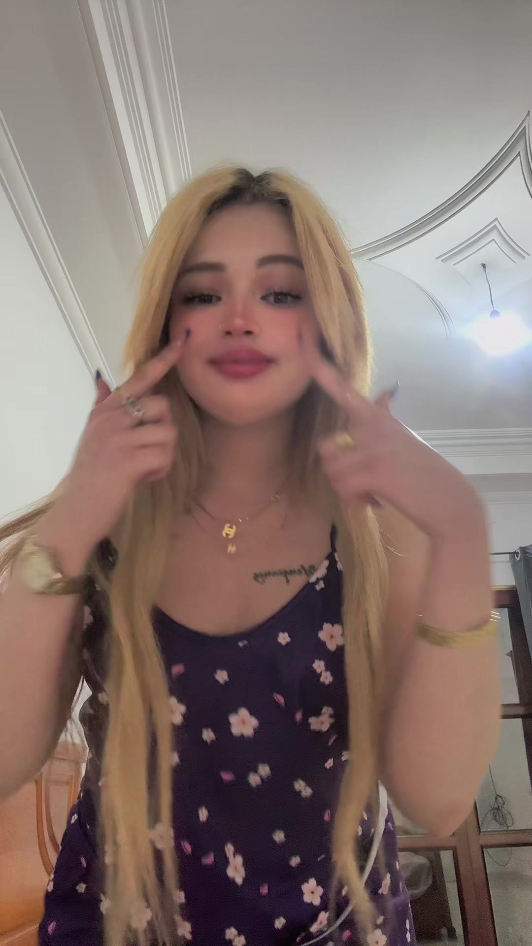 @Hanane la pou&eacute;e