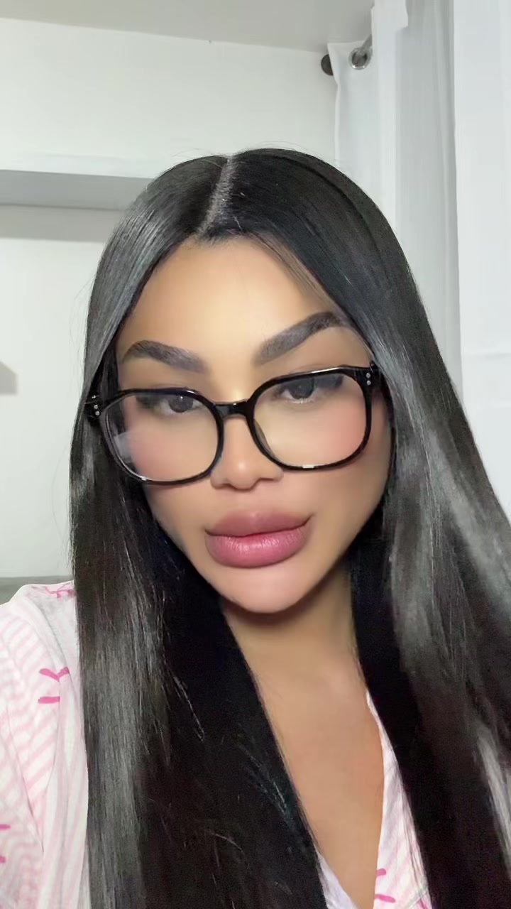 @Tatiqueenoficial 🦋