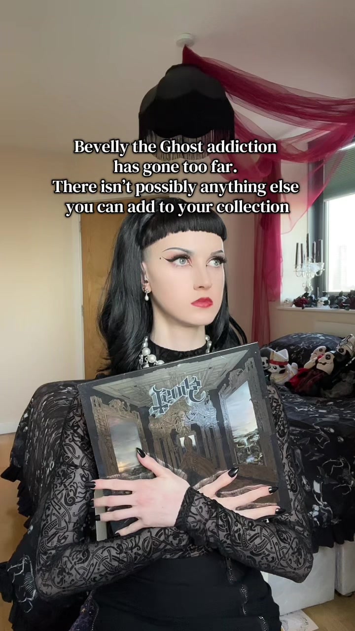 @B&egrave;vellystrange