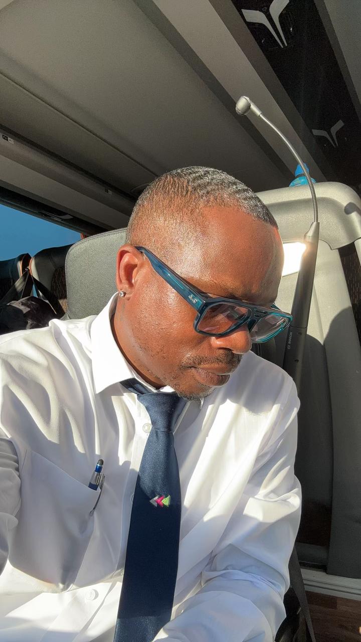 @Del&rsquo;rick Coach Driver 🇬🇧🇬🇩