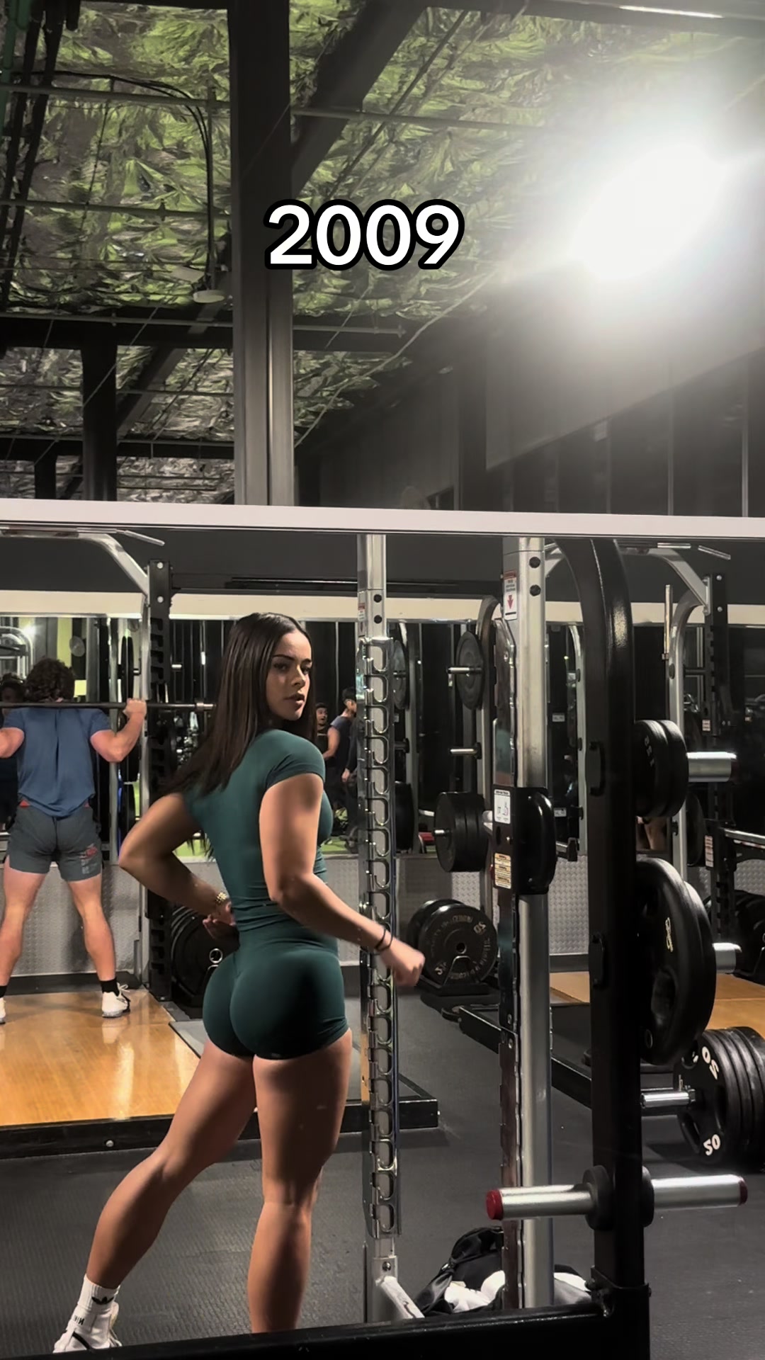 @Barbell brunette