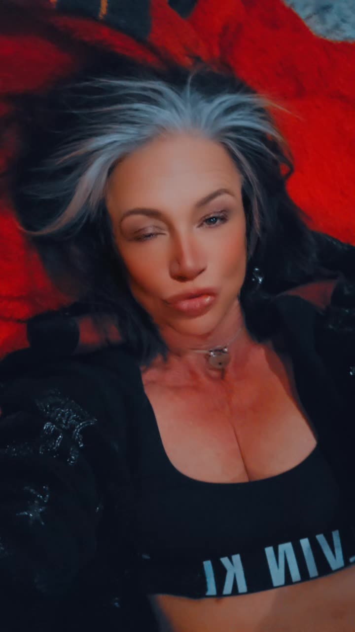 @👑 🌹 Lola 🌹 Red 🌹 Rose 🌹👑
