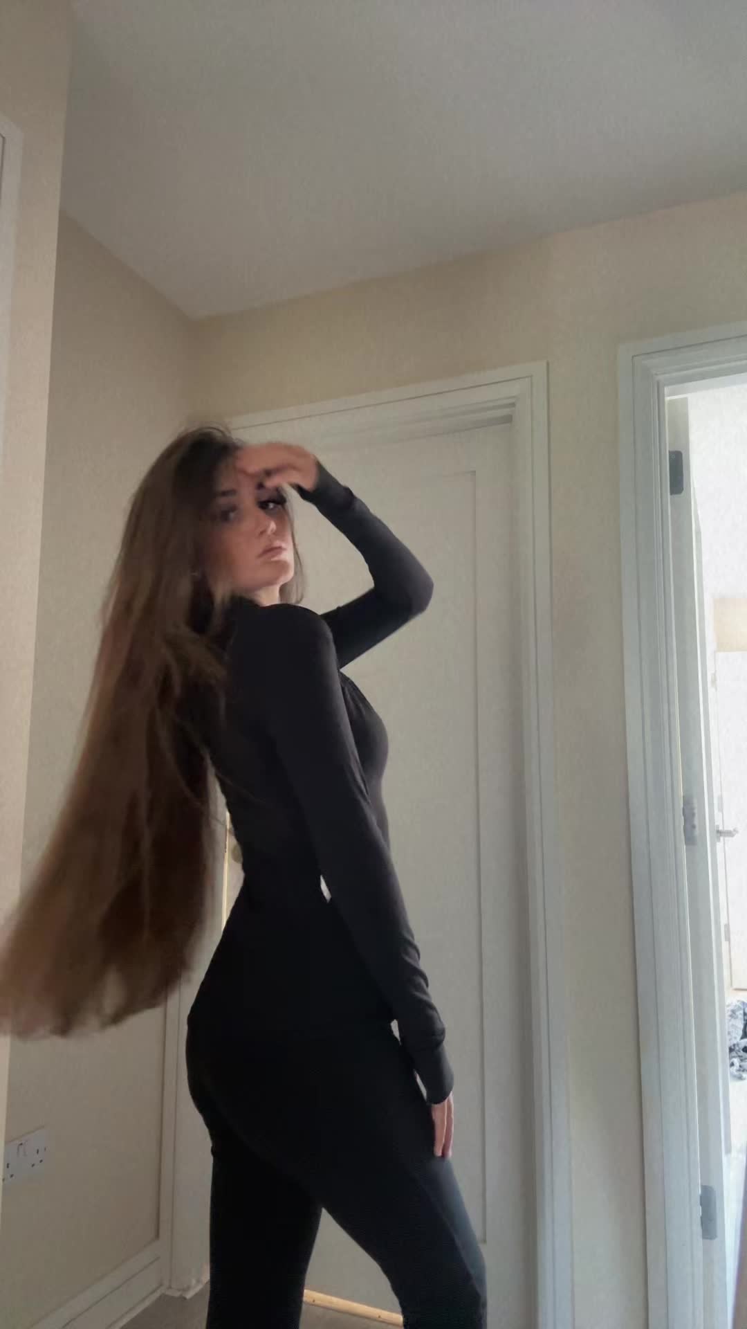 @~J~