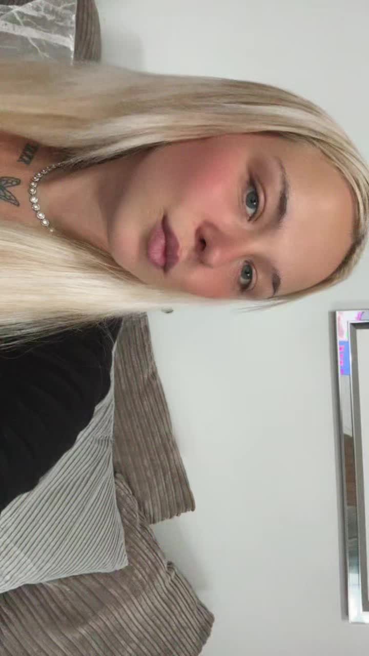 @hollymae22