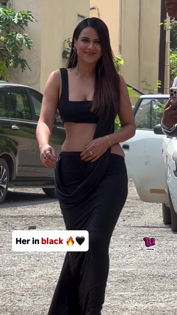 @nia Sharma