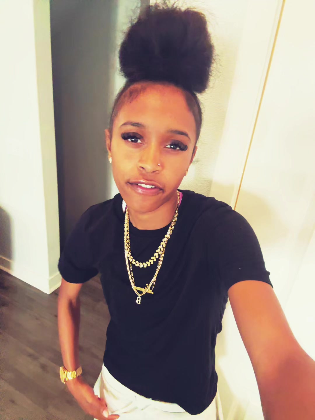 @👩🏽&zwj;❤️&zwj;💋&zwj;👩🏽