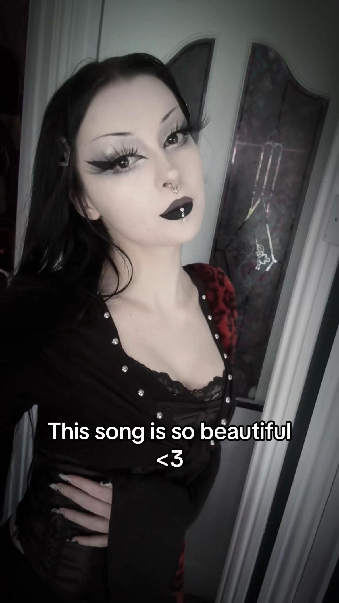 @ᛪ༙🥀𝓔𝔪𝔪𝔞🦇ᛪ༙