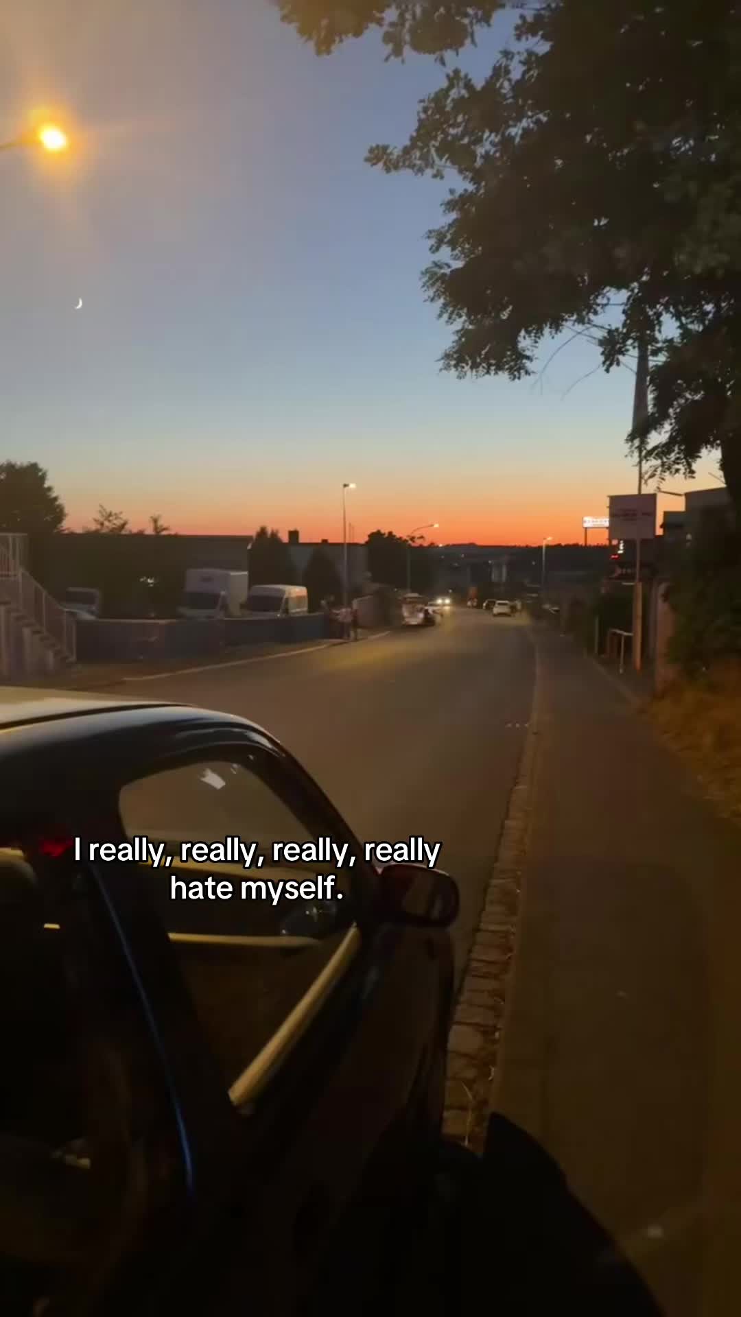 @🏃🏻&zwj;♀️👮💀