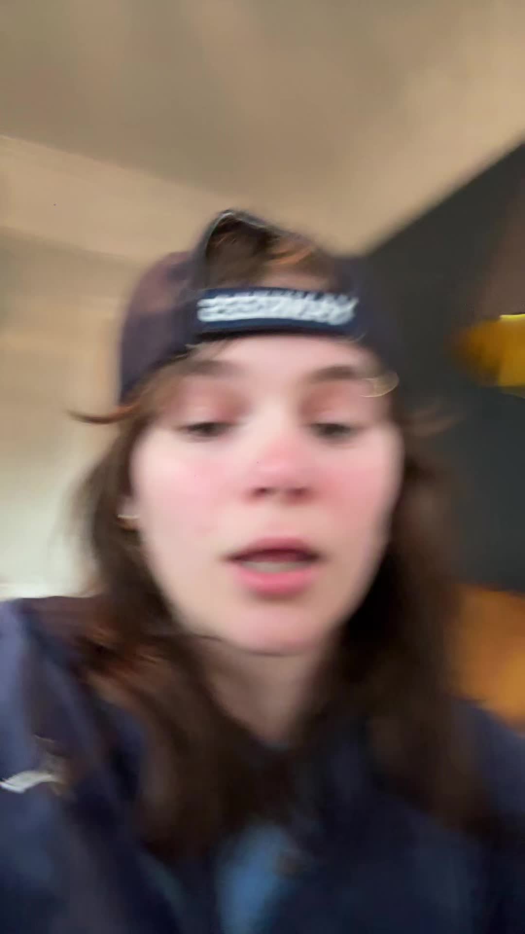 @🧎&zwj;♀️