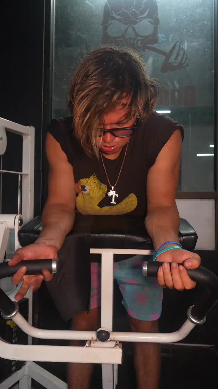 @Timothy20twink_
