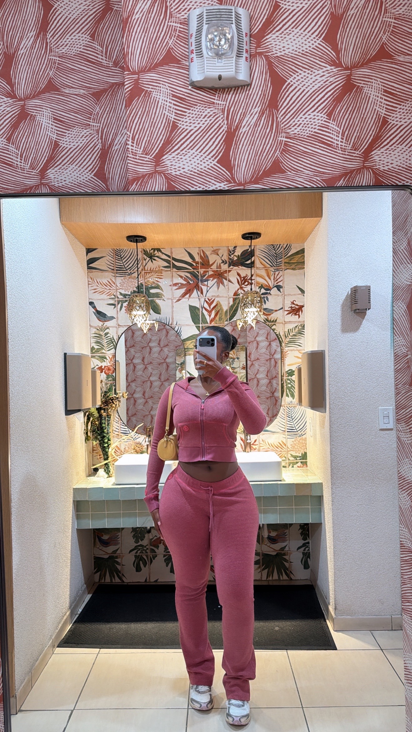 @Ren&eacute;e 🦋