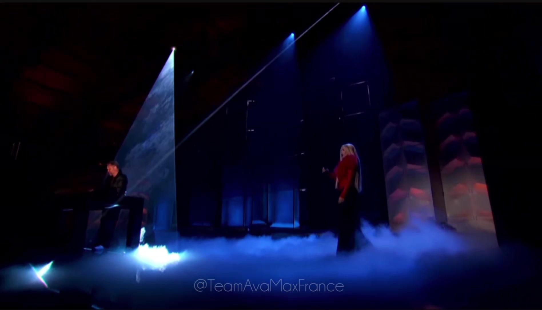 @Ava Max France 🇫🇷