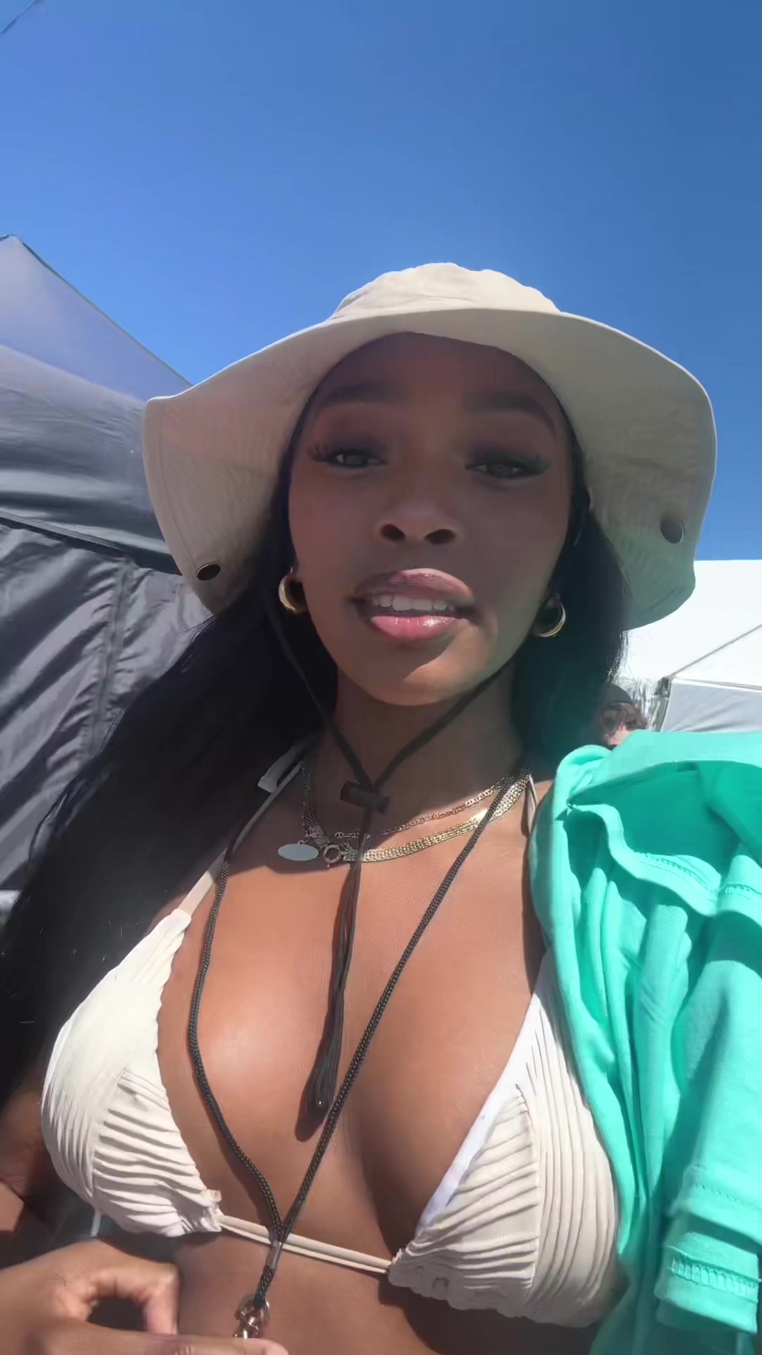 @anishaaniyah