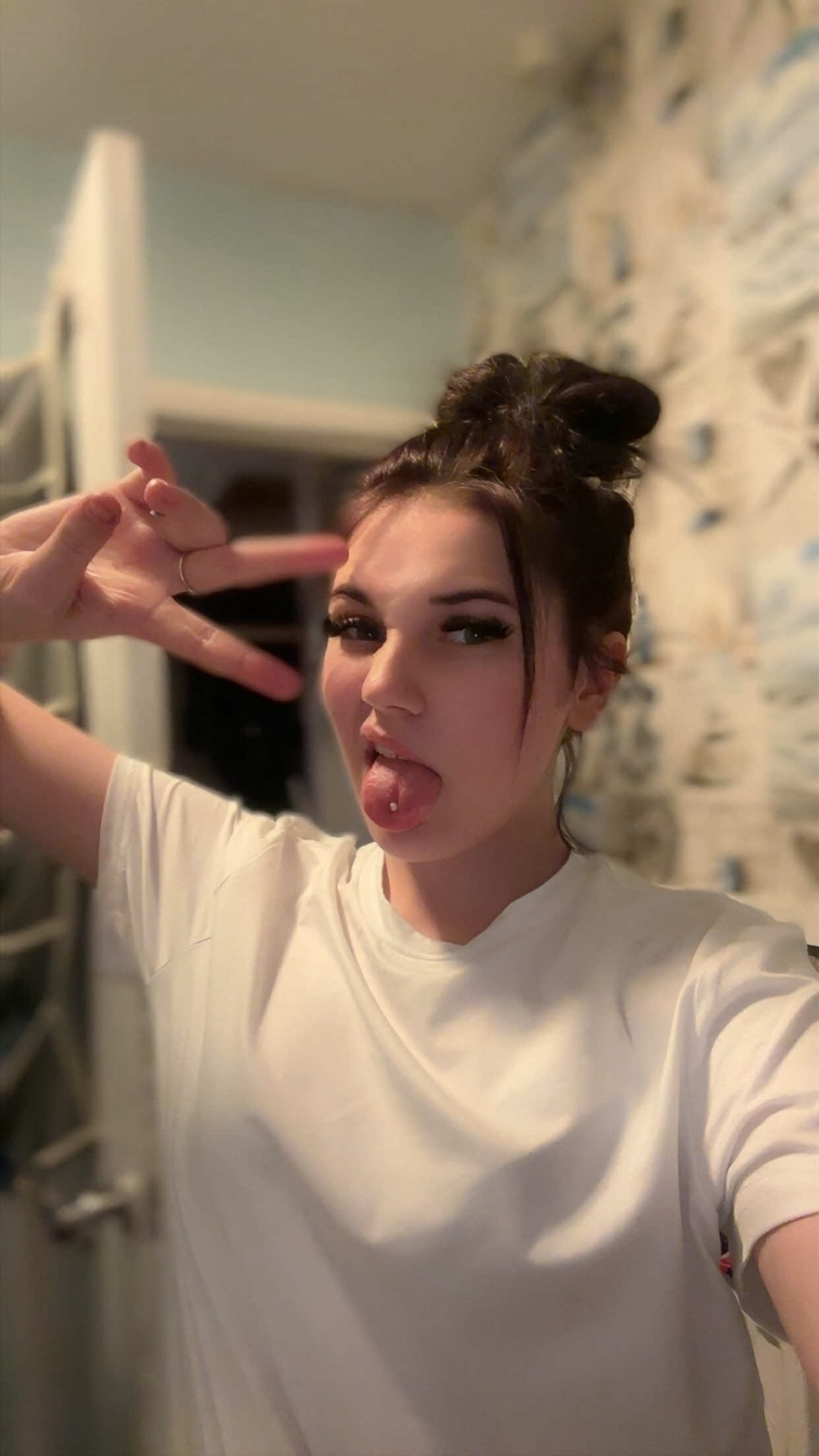 @&hearts;️✌🏻